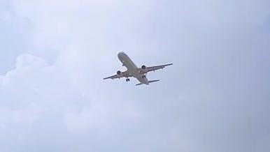 飞机起飞和降落高清素材视频的预览图